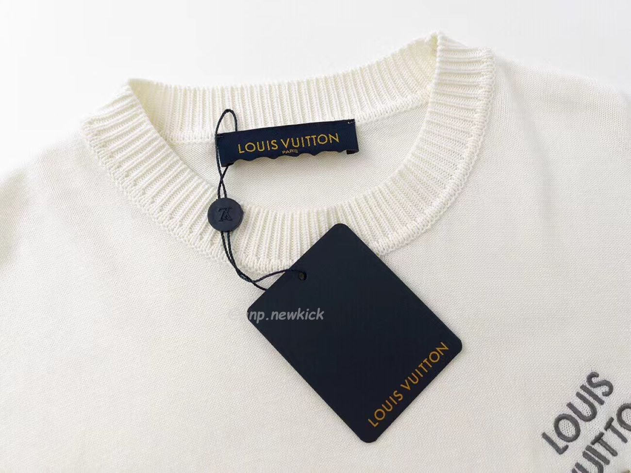 Louis Vuitton Signature Short Sleeved T Shirt (5) - www.newkick.vip